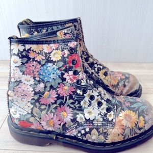DR MARTENS - vintage 1990s flowers boots very unique and rare !
